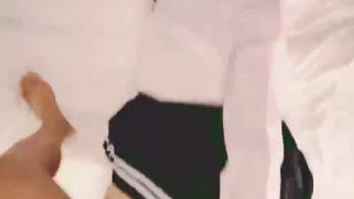 굶주림에 허덕이는 암캐 혼내주기